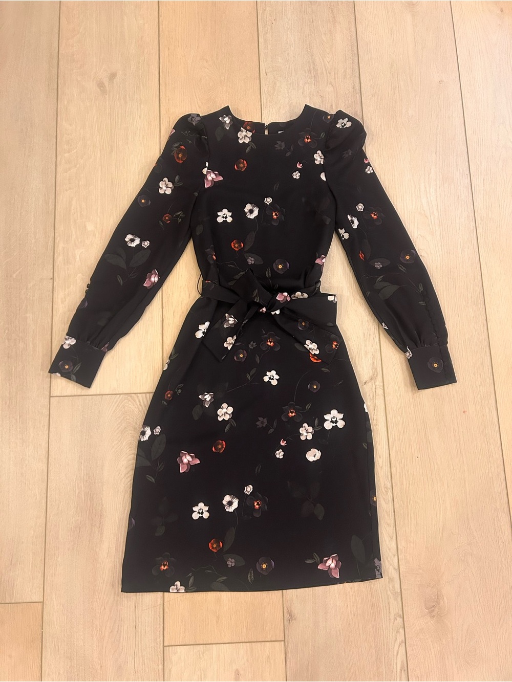 H&M black floral knee length dress with tie waist size 2 women’s like new
